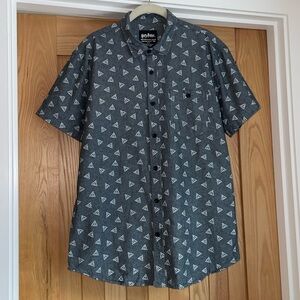 Harry Potter Grey Short Sleeved Button Up Collared Shirt. Like NEW! Men’s L